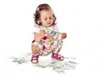 Child plays with 0 bills.